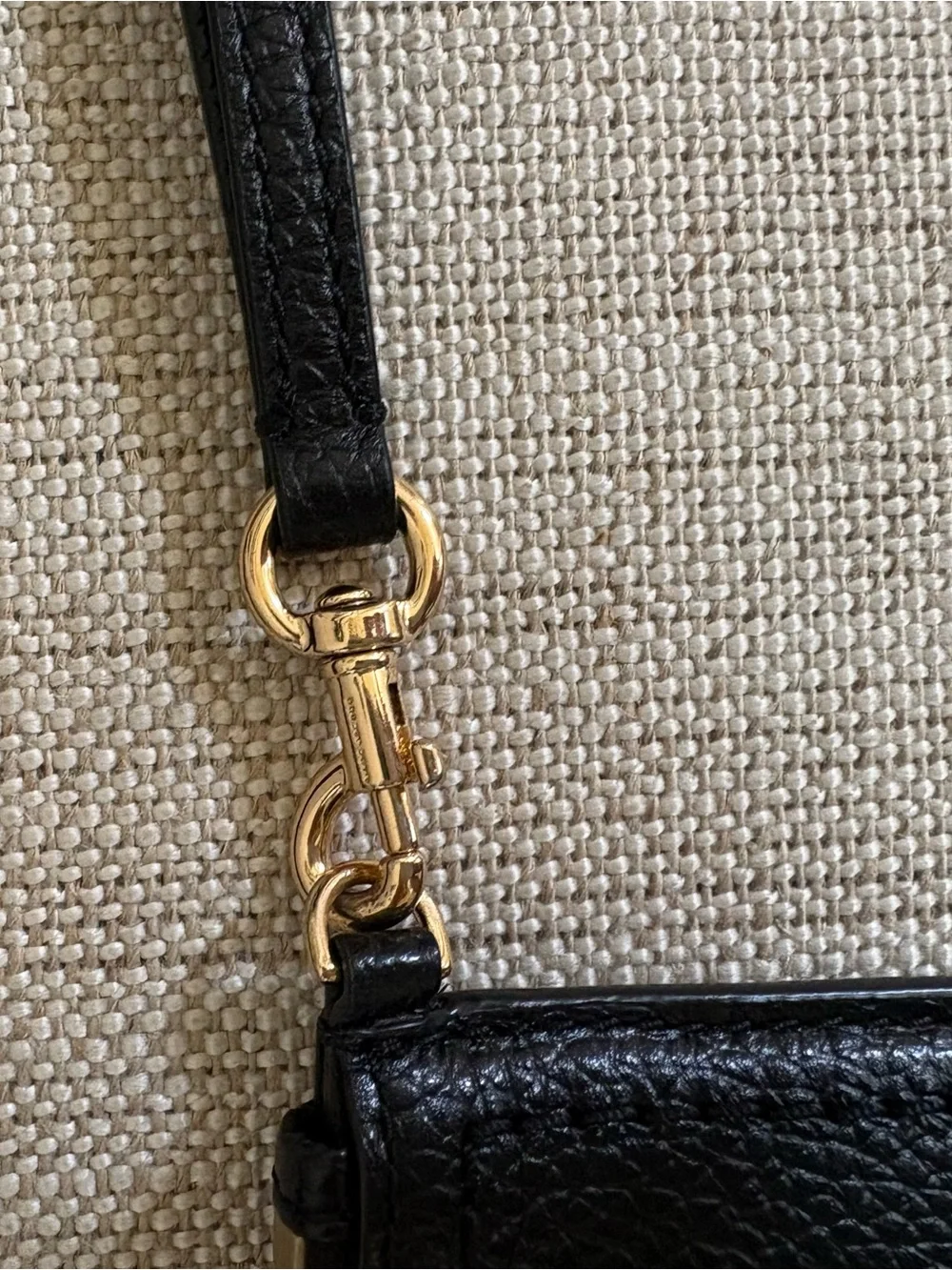 Marc Jacobs Groove Top Zip Wristlet Black Leather Card Holder Wallet Gold Chain